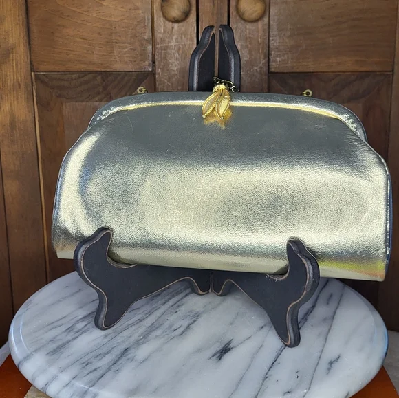 Elegant Gold Women's Clutch - Picture 5 of 15